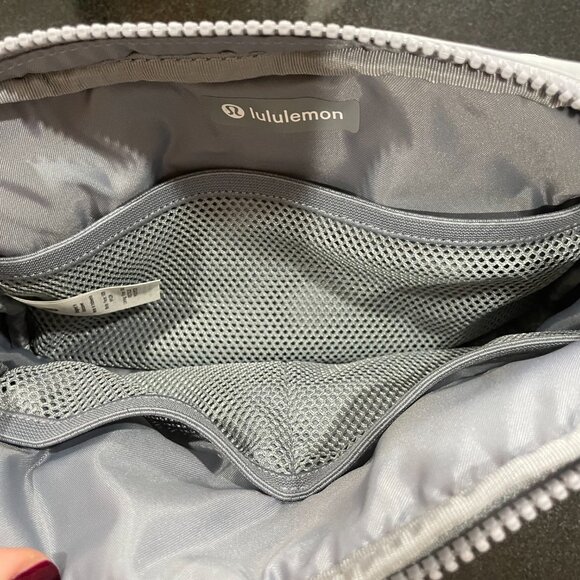 Lululemon Everywhere Belt Bag Wunder Puff in Gray - Picture 3 of 5